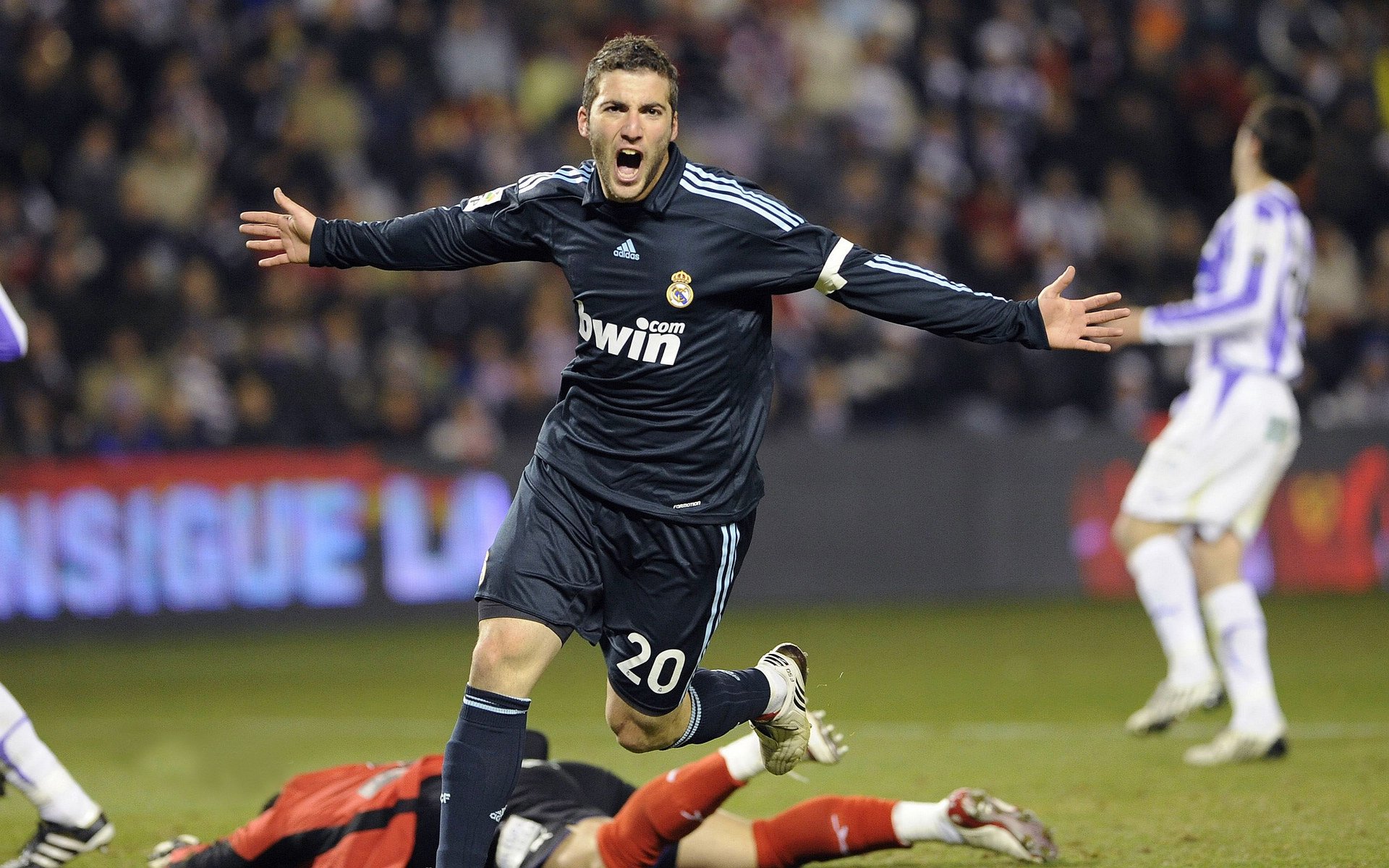 九游游戏-全国足球运动员职业形象提升，树立良好榜样，足球运动员的职业素养