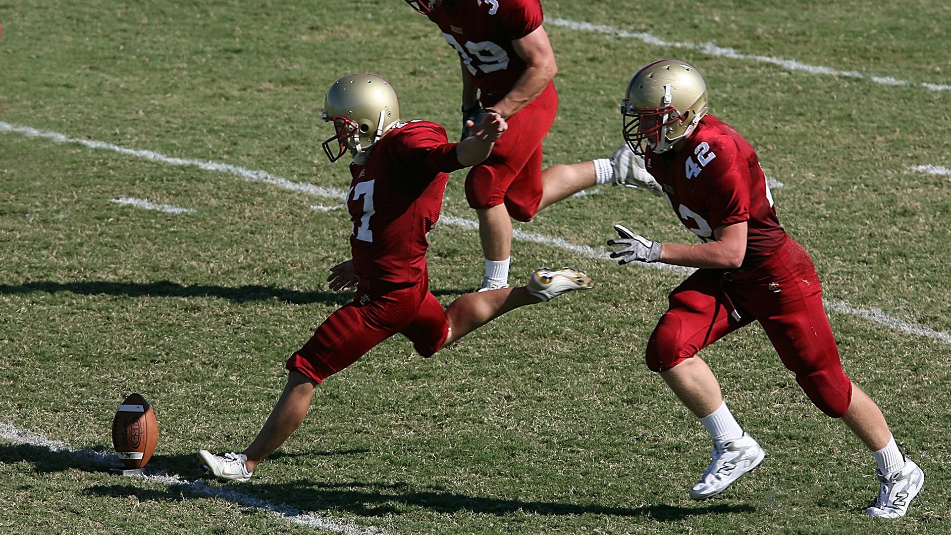 国际游泳锦标赛中国队多次刷新纪录，国际游泳冠军系列赛