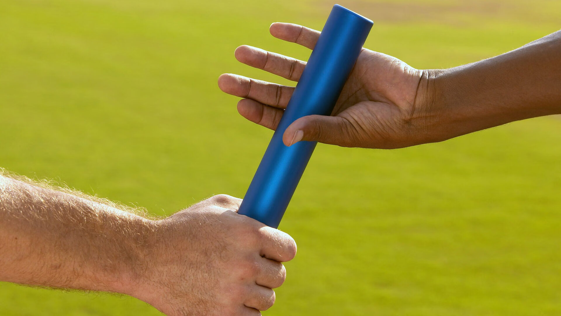 九游游戏-德国男子67公斤级举重选手在决赛中获得银牌，德国女子举重运动员